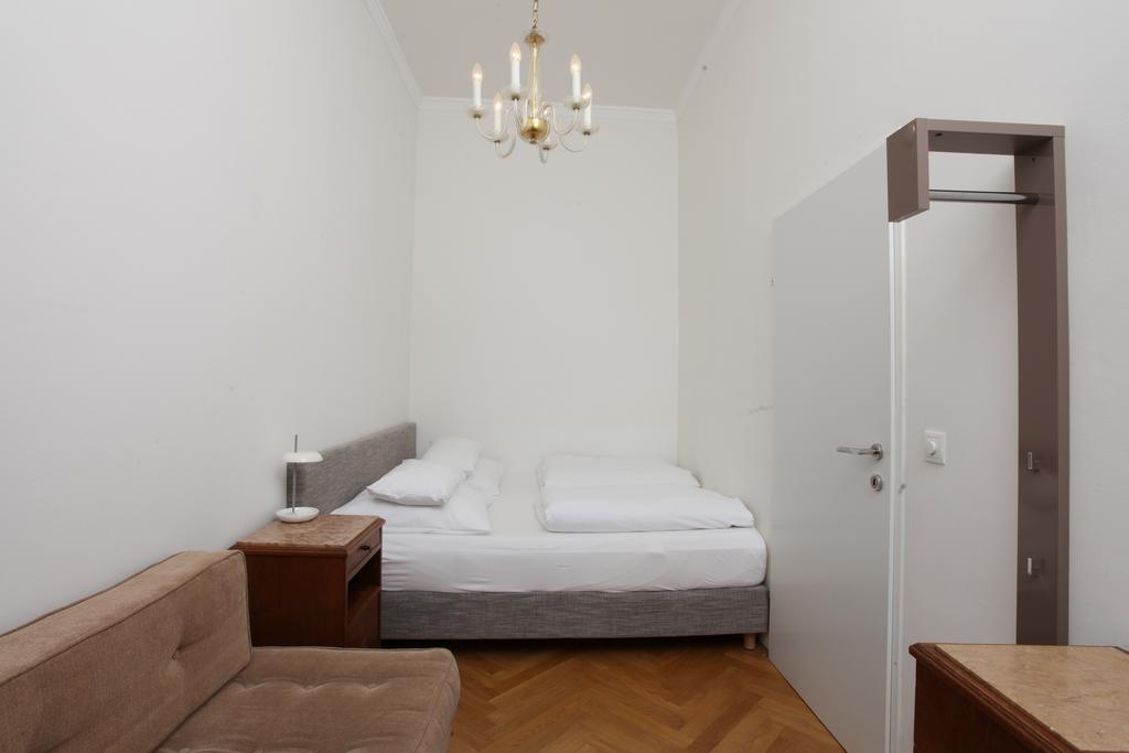 Hoheschule Courbette * Viena