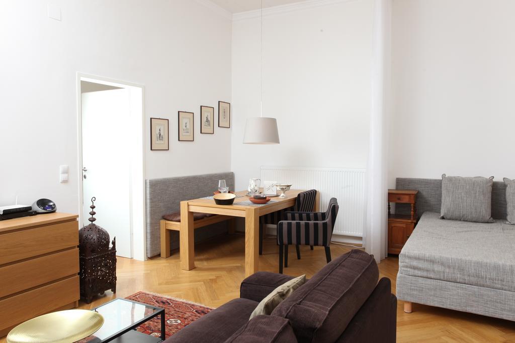 Hoheschule Courbette Apartament